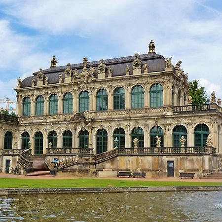 Grosses Apartment Im Zentrum Von Dresden, 2 Schlafzimmer, 2 Baeder, Balkon エクステリア 写真