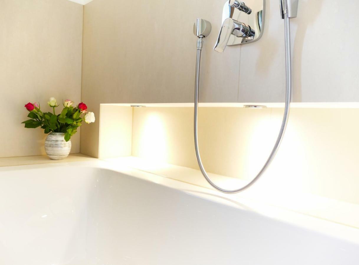 Grosses Apartment Im Zentrum Von Dresden, 2 Schlafzimmer, 2 Baeder, Balkon エクステリア 写真