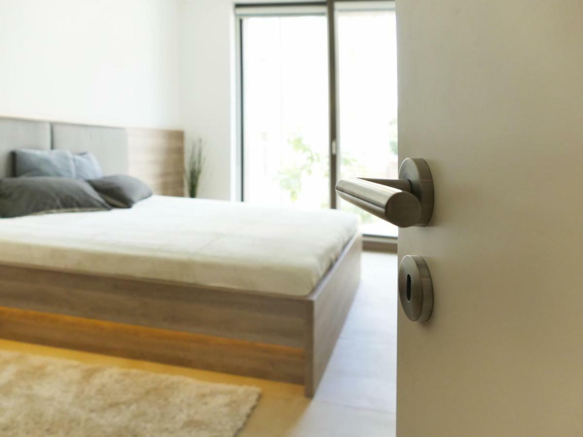 Grosses Apartment Im Zentrum Von Dresden, 2 Schlafzimmer, 2 Baeder, Balkon エクステリア 写真