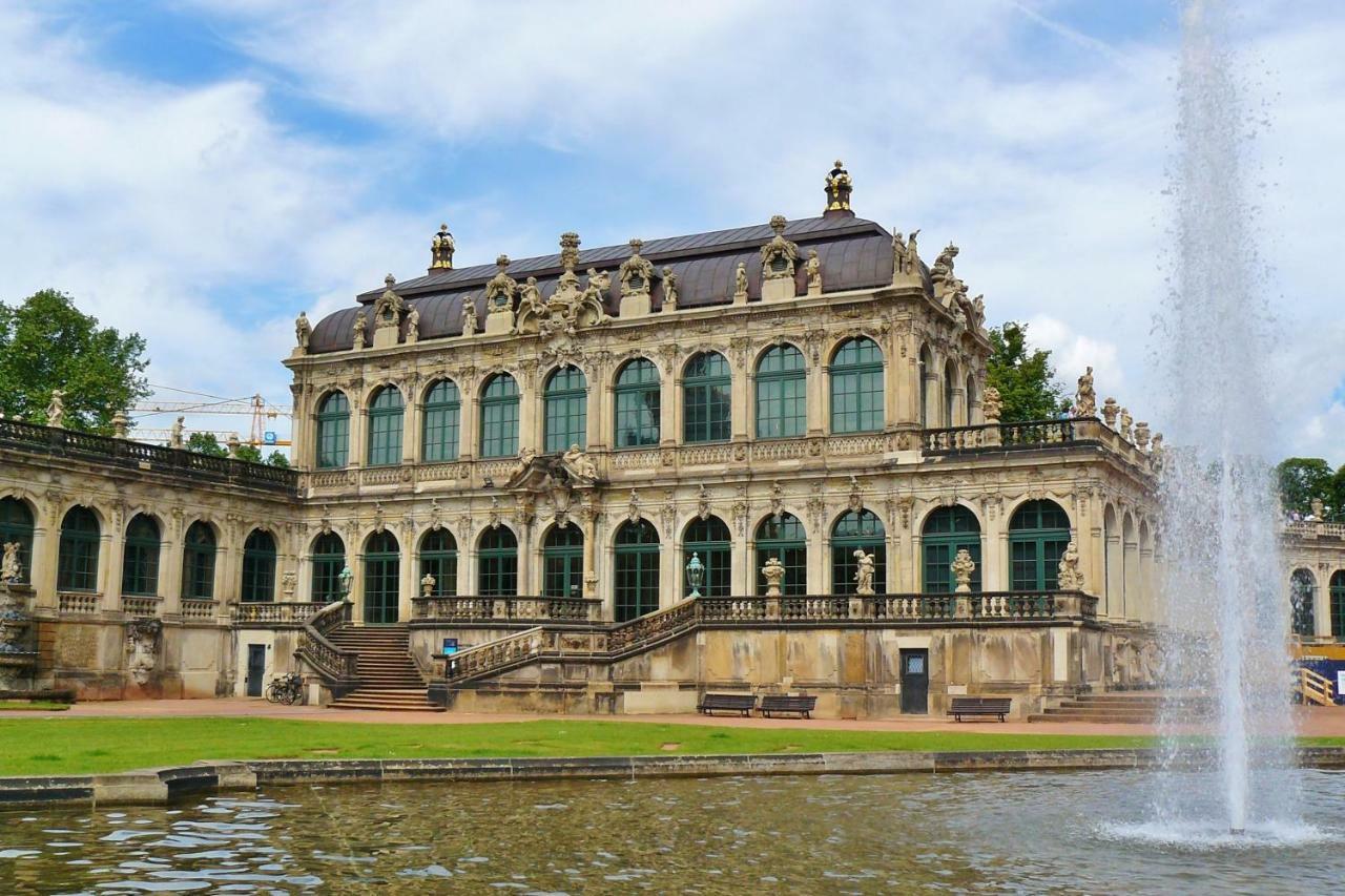 Grosses Apartment Im Zentrum Von Dresden, 2 Schlafzimmer, 2 Baeder, Balkon エクステリア 写真